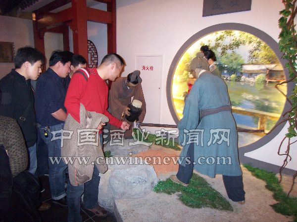 点击放大