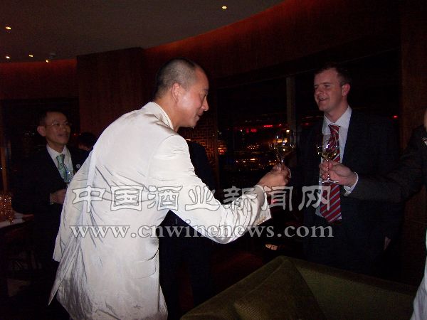 点击放大