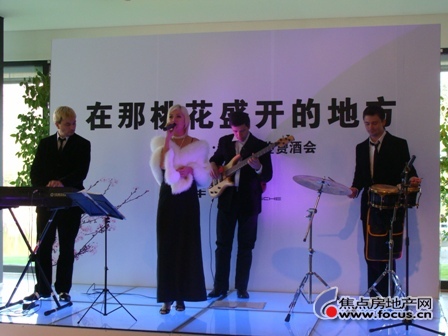 �ֳ������ֶ�פ��