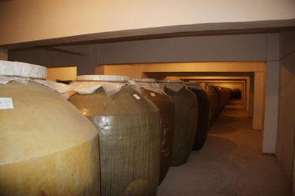 In&nbsp;the&nbsp;cellar&nbsp;of&nbsp;Guizhou&nbsp;Wuyou&nbsp;Wine&nbsp;Co.&nbsp;Ltd.[Photo:&nbsp;CRIENGLISH.com]