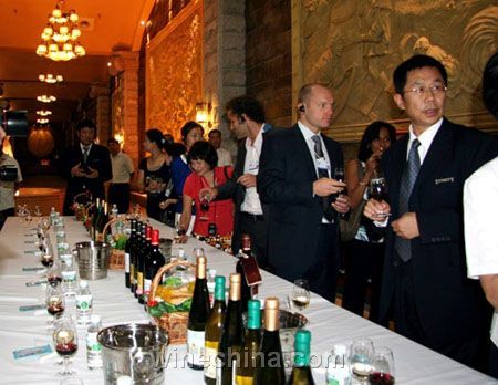 ����˹�α����ڵ��¾ƽ�Ʒ����������