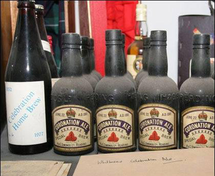 ̽��Ӣ��Ů������ɯ�׶����ĵ��¾ƽ�