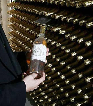 ̽��Ӣ��Ů������ɯ�׶����ĵ��¾ƽ�