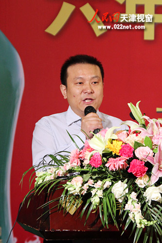 天津市德久源商贸有限公司董事长胡明德出席六年口子窖新品发布会并致欢迎词(摄影:孙晓川)