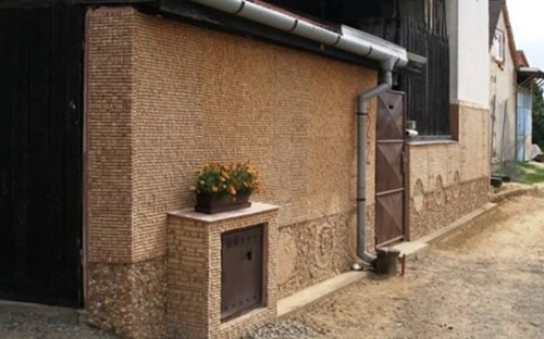 180000�����Ѿ���ľ�� װ���Լҵ�ǽ