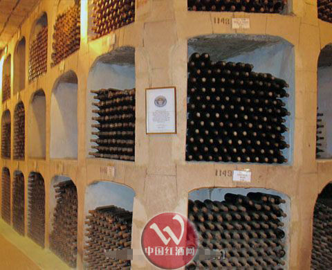 �ƽ����Ĳؾ�ƿ��Ϊ150��ƿ