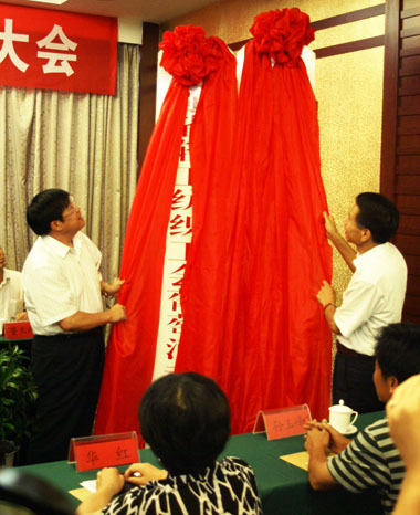 �������ϯ����������ϯ��ͬΪɽ��ʡ�Ṥ��֯�������Ѿ�רҵίԱ�ᡢ��̨�����������Ѿ���ҵ���Ṥ��ίԱ�����