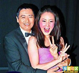 ���籧�����ƵĴ����ѣ������Ѻȵ�����ͨ�죬�쳣�˷ܣ����м������գ���ʱ�е���ü����֮�����˷ܿ�Ц��Ц���е�ʧ�أ�˫�����棬��ƽ�յ�����˹��������ྶͥ��