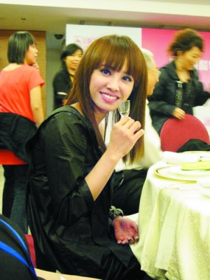 Ů�ˣ��Ⱦƣ�Ů�ǣ���ޱ���������������ᣬ��Ӣ�������أ�����