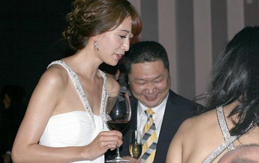 �������� ��Ů�ǺȾƳ��ܱ�����(ͼ)