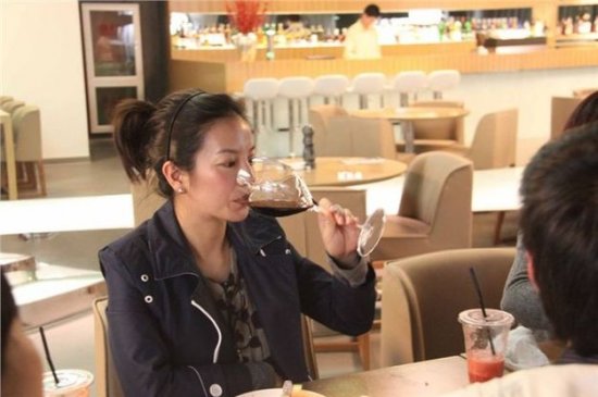 �������� ��Ů�ǺȾƳ��ܱ�����(ͼ)