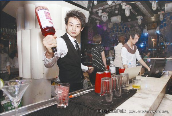 �׾���ҹ���ж�Զ��