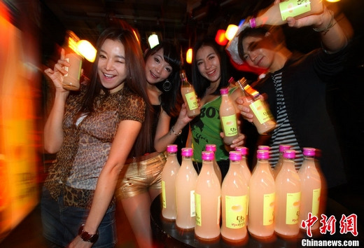 ʥ����ҹ��񻶱ؿ����ѾƵ�ƹ��������У�ͼ��