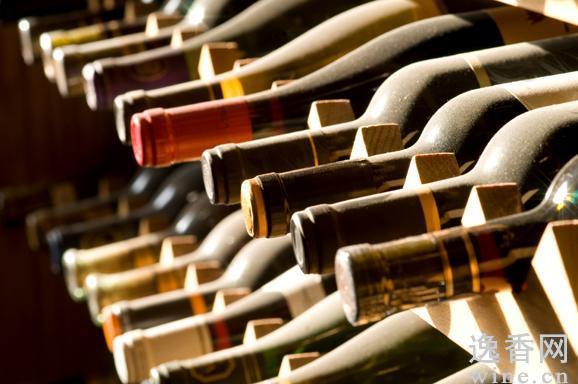 ��Ȼ2012�귢�е�2011���ھƣ���û��2009��2010����ھƵĻ��ȣ�ŷ������˥��ʱ��ֱ�ӵ�ԭ�򣬶��������ׯ֮һ����ͼ�ڽ�������������Ƴ��ھ��г���ֻ�����ʺ����õ���ݣ��������߸�����;��Ȼ�г���һƬ���Ե����������Ƕ���Ͷ���߻�����������˵������Ҫ�úõ�˼����