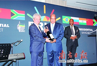 ��������ŵ���Ѿ������Ϸǵ�����ש������Ի���Ļ�ӭ���硣