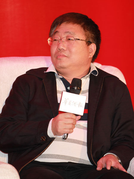 ����88���Ǿƻᡱר��֮һ�ġ��й���ͳ�Ļ����ҵ�߷���̳����2013��3��27���ڳɶ����С���ͼΪ�㶫ʡ����ר���ָ��ֳ����㶫ʡ������ҵЭ��᳤��˼��(ͼƬ��Դ�����˲ƾ� ���� ��)