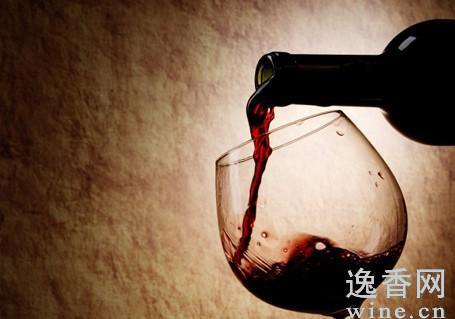 �����òؼ�Ҳ��Ҫ��������������Ϊ�ж����ѾƵ�������ʱ��ͬ�����˵�����һ������Ȼ�õ����������Ѿ��߱������ǲ��ҵ�����������⡣�缴ʹ��ͬһ��װƿ�ľ���ͬһ���ƽѴ�ţ����п����������̲�һ������˵�������ʡ��ֱ���˵�ղص�һ�������ܶ�����Һ;�ҵͬ�ж�˵��Ǳ����Ȼ������5��ƾ�������·�ˣ�����Ͷ���߻��������ܷ��յ�������